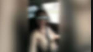El video que se viralizó en WhatsApp: maneja en topless y por la autopista  25 de Mayo