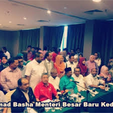 Beliau dilantik sebagai pengerusi badan perhubungan umno kedah menggantikan bekas menteri besar kedah , dato' seri diraja mahdzir khalid. Ahmad Basha Menteri Besar Baru Kedah