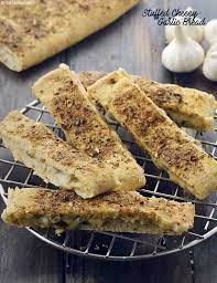 calories of stuffed cheesy garlic bread