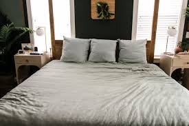4 Simple King Bed Pillow Arrangement Ideas