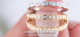 Ada setengah pasangan lebih menyukai cincin emas kerana lebih klasik dan nostalgia. Habib Jewels The Gift Of Happiness Official Online Store
