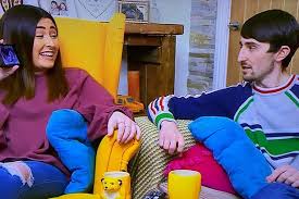 Gogglebox star sophie sandiford breaks down in tears on the show over second. Gogglebox Star Pete Sandiford S Hilarious Measurement Moment With Sister Sophie Lancslive