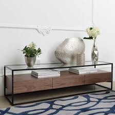 Untuk lebih spesifik, kamu bisa membaca lebih lanjut mengenai meja tv minimalis yang memiliki bahan dominan kayu, besi, kaca, atau bahkan khusus yang tergantung di dinding, seperti berikut ini: 30 Model Meja Tv Minimalis Modern Harga Terbaru 2021