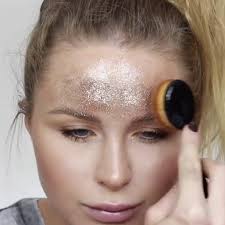 watch this makeup artist do a full face