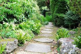 Diy Stepping Stones To Try In Your Yard