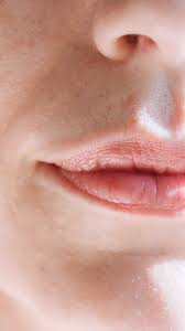 6 best home remes for chapped lips