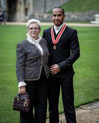 images?q=tbn:ANd9GcSMoLIItvlvOvV7r0tIoyRUAzjO8z4Krk2l9g&s