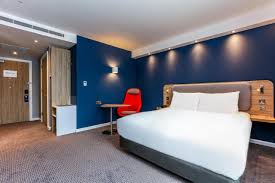 Free wifi in public areas and free self parking are also provided. Holiday Inn Express Edinburgh City West An Ihg Hotel Edinburgh Updated 2021 Prices