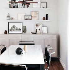 White is the perfect color for those who live in condos, apartments, and townhouses as decorating with white will make it look bigger. 29 Dining Room Wall Decor Ideas