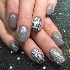 Jumper nail art, snowflakes nail art, crystals application, red chrome nails. 16 Christmas Gel Nails Ideas Xmas Nails Holiday Nails Beautiful Nails
