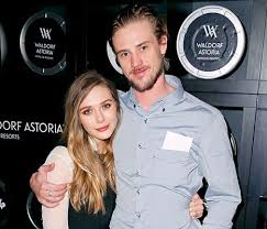 Elizabeth olsen hit james corden 's couch alongside david tenant on the late late show on tuesday night (april 1) and revealed the big step she had with her boyfriend robbie arnett over the weekend! Elizabeth Olsen Engaged To Boyd Holbrook Boyd Holbrook Elizabeth Olsen Boyd Holbrook Elizabeth Olsen