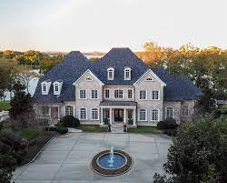 Explore the homes with waterfront that are currently for sale in old hickory, tn, where the average value of homes with waterfront is $336,500. Kelly Clarkson S Tennessee Lake Mansion Top Ten Real Estate Deals