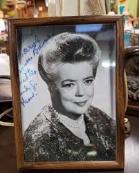 So much so that she once took her umbrella and smacked george lindsey (who played goober pyle) over the head with an umbrella for his naughty language. Frances Bavier Bio Early Photos Husband Gravesite Legit Ng