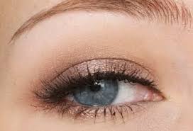 You have tons of colored eyeliner and no idea what to do with it. Makeuploversunite Love This Blog Normally I Wear Really Light