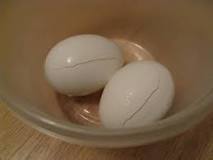 Can fresh eggs be frozen in the shell?