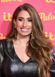 Stacey solomon shows off growing baby bump in adorable colour coordinated family photo · stacey solomon. Stacey Solomon S 2020 Body Positivity