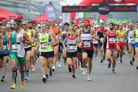 The marathon can be completed by running or with a run/walk strategy. Come Preparare La Tua Mezza Maratona In 8 Settimane Il Programma Per Easy E Fast Runners Runner S World Italia