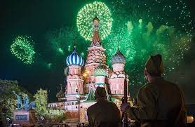 В 2021 году состоится традиционный салют в честь дня победы в великой отечественной войне. Salyut Na 9 Maya V Moskve 2021