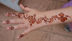 Supaya lebih tahu secara detail mengenai henna tangan alangkah. Henna Tangan Simple Dan Mudah