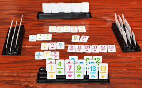 El objetivo del juego es librarse de todas las cartas. Rummy Fotos De Stock Imagenes De Rummy Libres De Derechos Depositphotos