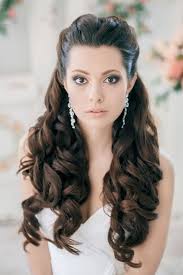 Trending wedding reception hairstyles that'll compliment your wedding reception look, perfectly. 10 Bridal Hairstyles For Curly Hair That Are Perfect For Indian Weddings Bridal Look Wedding Blog
