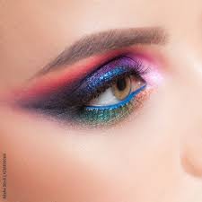 amazing bright eye makeup in luxurious