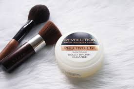 makeup revolution solid brush cleaner