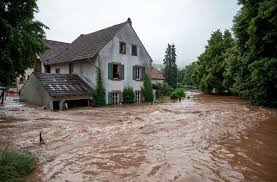 In den fluten sind mindestens 170 menschen gestorben. Unwetter In Deutschland Uberflutungen Und Tote Starkregen Verursacht Chaos Panorama Stuttgarter Zeitung