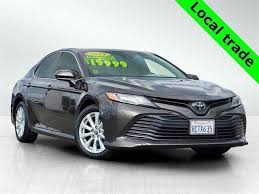 used 2018 toyota camry le for in