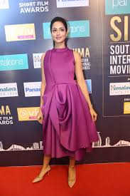 Beauty Galore HD : Shanvi Srivastava Looks Glamorous In Purple Dress At  SIIMA 2018 Red Carpet
