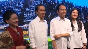 Mau ganti background foto tapi ga ada photoshop? Jokowi Ingin Background Patungnya Di Madame Tussauds Digonta Ganti Demi Kepentingan Ini Halaman 2 Tribun Wow
