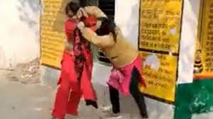 Police is probing the viral video of female teachers fighting in Kasganj  school - UP: बाल पकड़कर झगड़तीं सरकारी स्कूल के टीचर का वीडियो वायरल,  यूजर्स ऐसे ले रहे हैं चुटकी | Jansatta