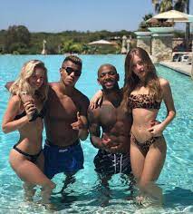 Transferzone - Ajax'ın genç yeteneği, David Neres Portekizde tatilini  sevgilisi ve arkadaşları ile birlikte geçiriyor.. | Face