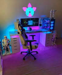 In this video i show off a few star wars desk setups and home offices that are epic! Edgar Oganesyan On Twitter Star Wars Themed Setup Looking Juicy Starwars Setup Setupwars