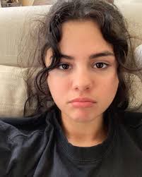 selena gomez goes makeup free and shows