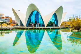 Valencia ist die drittgrößte stadt spaniens, aber weitaus ruhiger und weniger touristisch als barcelona oder madrid. Valencia Tipps Fur Die Spanische Kustenstadt Urlaubsguru