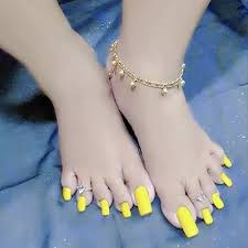 long fake toenails are this summer s