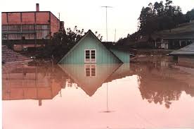 35 fotos que que marcaram a grande enchente de 1983, em Blumenau