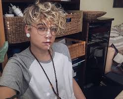 So beautiful yet so chic! Untitled Ftm Haircuts Androgynous Hair Curly Hair Styles