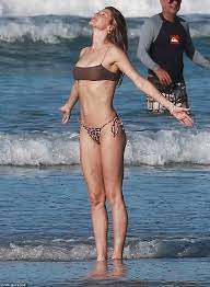 Gisele Bundchen Body Shape - In a Swimsuit
