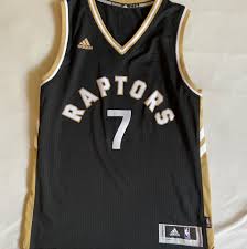 They sort of look like the free racing bib you'd get for entering that and the gold here is more of a mustard, which is an underrated colour in the nba. 7 Raptors Jersey Gold Black White Size Depop