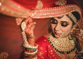 her wedding day in gold jewellery