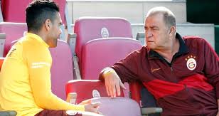 Galatasaray teknik direktörü fatih terim, club brugge maçı öncesi i̇talyan bir muhabirle i̇talyanca konuştu. Falcao Fatih Terim Ile Ozel Olarak Gorustu Haberler Spor