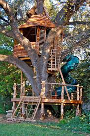 Nelson says the texas one cost over $200k, and admits it's not typical or his thing. S A Treehouse Creator Shares His Work With The Master
