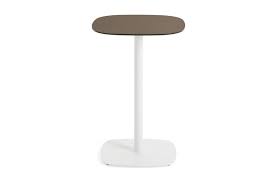 Enea signe une collection de tables avec 3 styles de plateau pour varier les décors. Enea Lottus Designer Dining Tables Coalesse