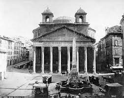 Pantheon - Basilica di Santa Maria ad Martyres - Roma - In età barocca, ai  lati del frontone, furono alzati due campanili corti e aguzzi, progettati  dal Bernini. Il contrasto con l'architettura