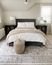 how to size a rug for a queen size bed