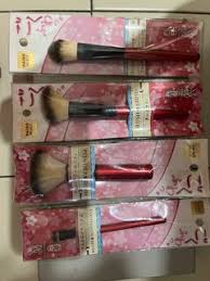 affordable daiso makeup brush for