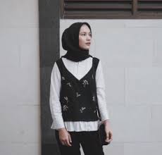Baju seragam kerja wanita muslimah biasanya memiliki lengan panjang, sedangkan bawahannya bisa menggunakan rok panjang ataupun celana panjang. Seragam Kerja Lengan Panjang Berikut Tipsnya Konveksi Seragam Kerja Berkualitas