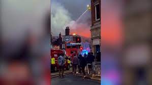 https://www.independent.co.uk/tv/news/london-pub-fire-mitcham-burn-bullock-b2531853.html gambar png